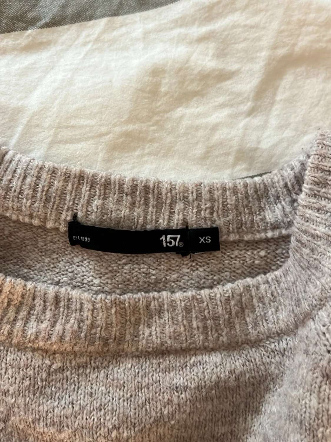 Ljusgrå stickad tröja med kort ärm - 2