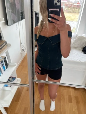 Jeans topp - Super söt jeans topp. Aldrig använd då den tyvärr inte är min stil. Skriv för fler bilder💕