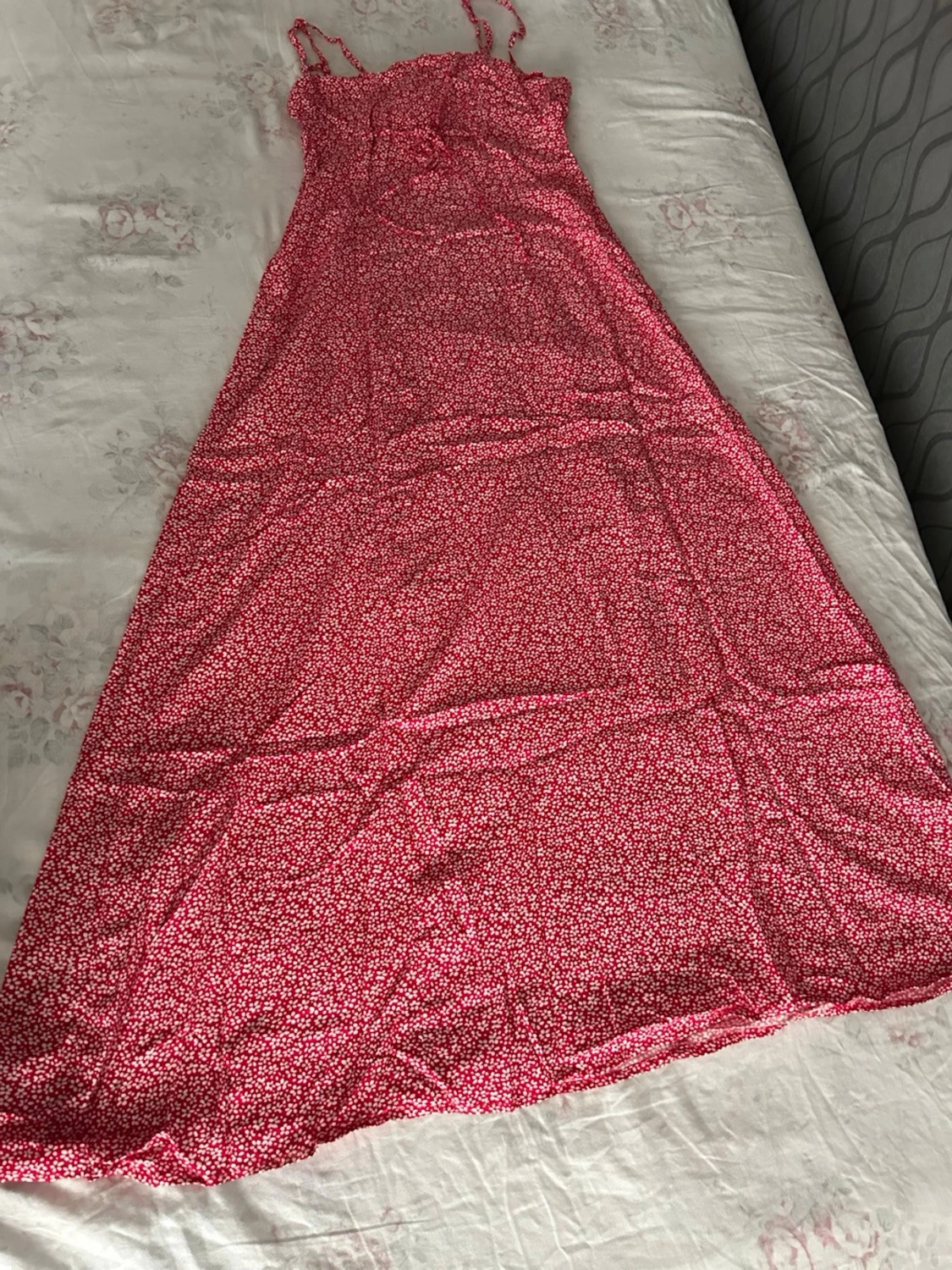 Röd blommig långklänning med smala band - 2