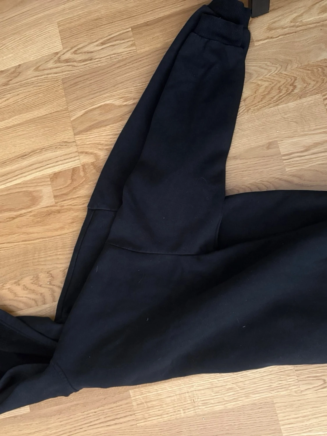 Svart hoodie Guess  - 3