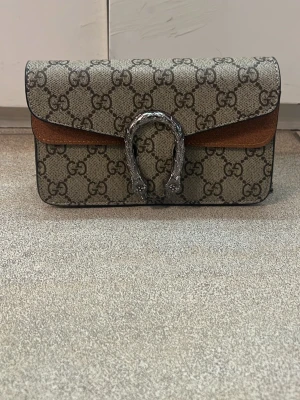 Snygga väskan  - Fina väskan .