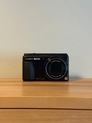 Vintage ccd digitalkamera - An old camera from family belongings. Untested due to missing battery. Condition unknown. Sold as-is, no returns or guarantee. Pick-up only in Sollentuna.