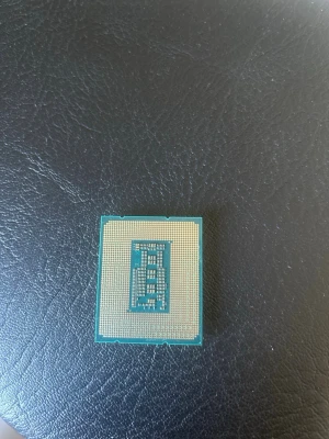 Intel Core i7-13700F processor - Intel Core i7-13700F (13:e gen)  Säljer en Intel i7-13700F processor i bra skick.  Plockad ur en gamingdator vid uppgradering.  • 16 kärnor / 24 trådar   • Upp till 5.2 GHz   • Socket LGA1700    Passar perfekt för gaming eller kraftfull dator.  💰 Pris: 2300 kr (kan diskuteras vid snabb affär)  Skicka meddelande vid intresse (Upphämtning som gäller endast)