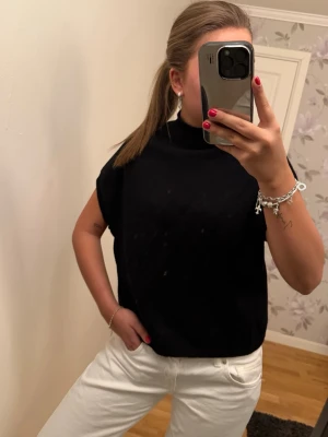 Väst - Superfin stickad väst från Kappahl i storlek s!!☺️☺️