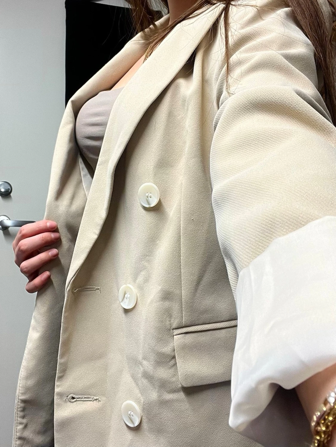 Beige oversized kavaj med stora knappar - 1