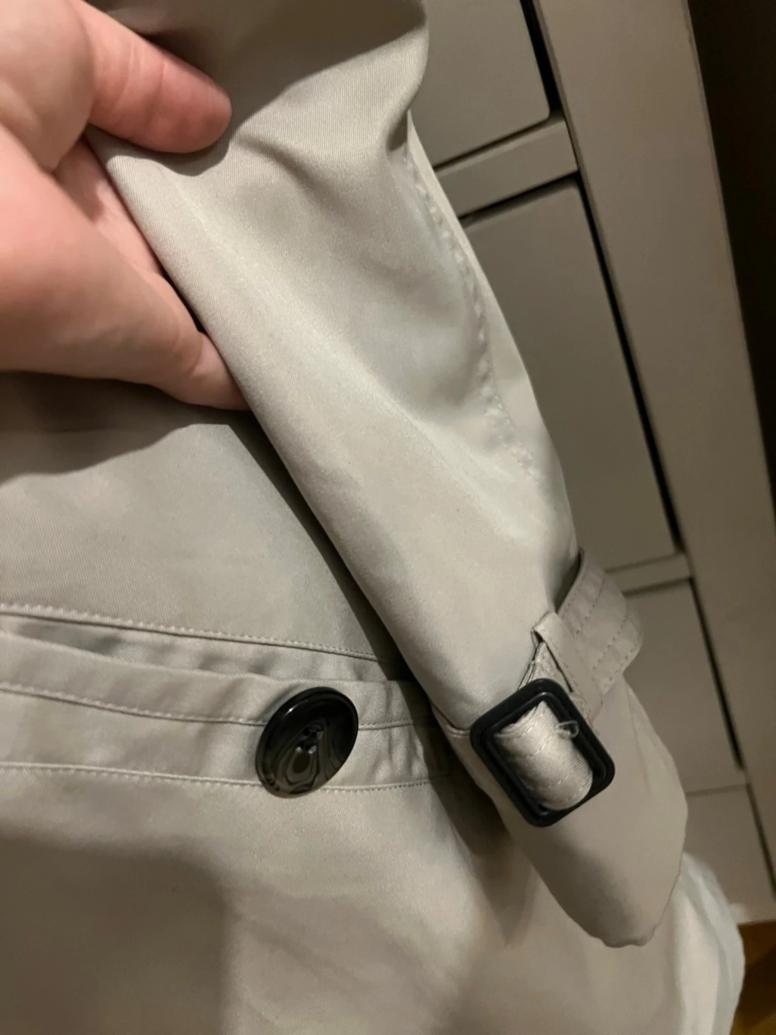 Beige trenchcoat med dubbelknäppning - 2