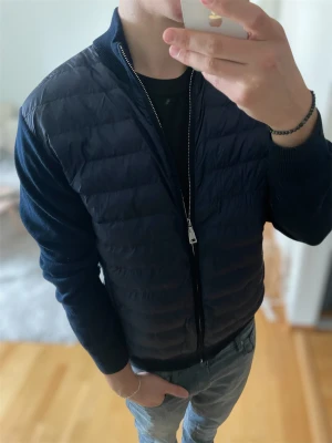 Marinblå Cardigan jacka  - Riktigt fet 9/10✅ skriv vid frågor eller funderingar!