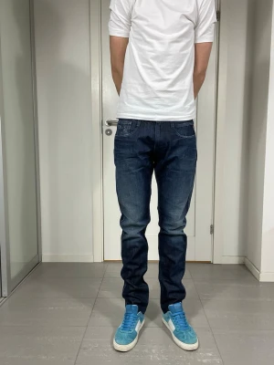 Replay Anbass Jeans  - Säljer nu dessa Replay Anbass Jeans, W33 o L34, skriv för fler bilder/frågor🙌🏼