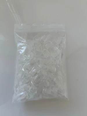 Klara raka övnings naglar till finger - Ett paket med klara övnings naglar i rak form. Perfekta för att öva