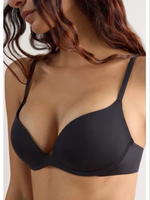 Intemissmi bh  - BH gioia pushup från intimissmi i storlek 75C. Sitter super fin och bekvämt. Bara använd en gång men har tyvärr klippt av lappen. Skriv för fler bilder eller om du har frågor. 