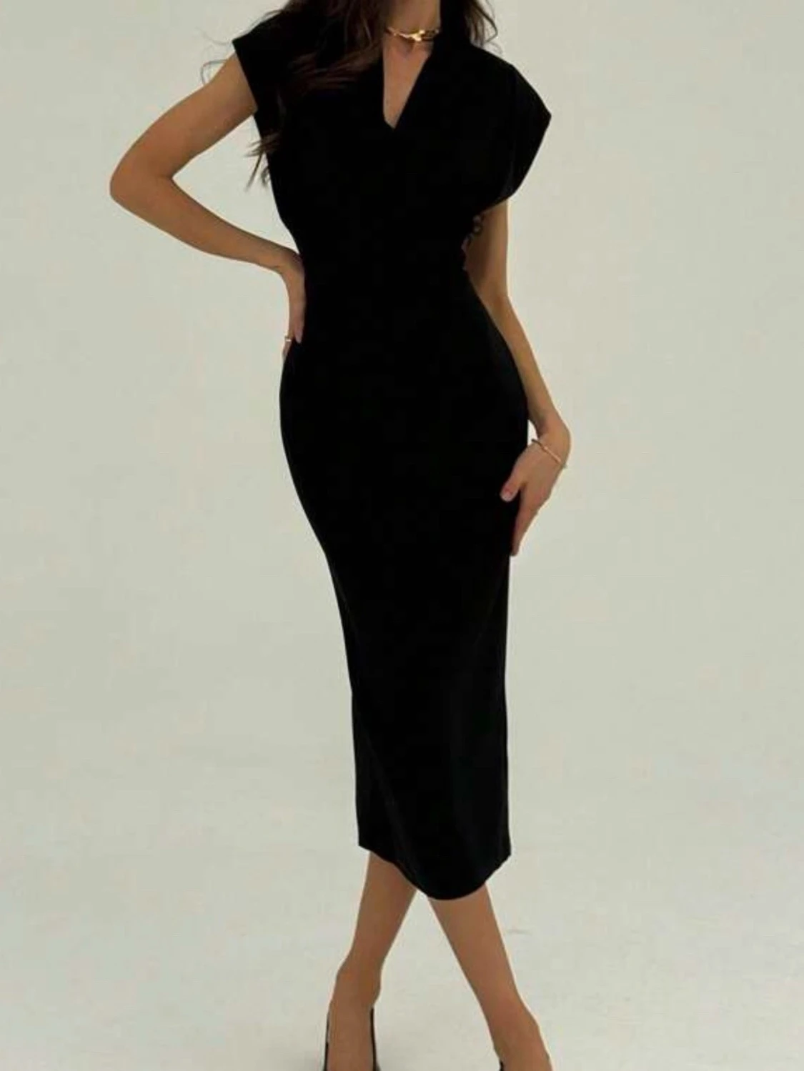 Svart långklänning med v-ringning - 1