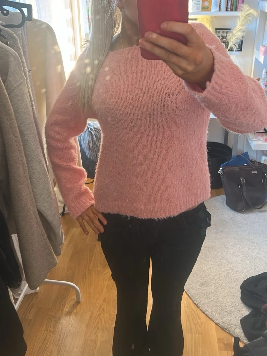 Ljusrosa fluffig stickad tröja