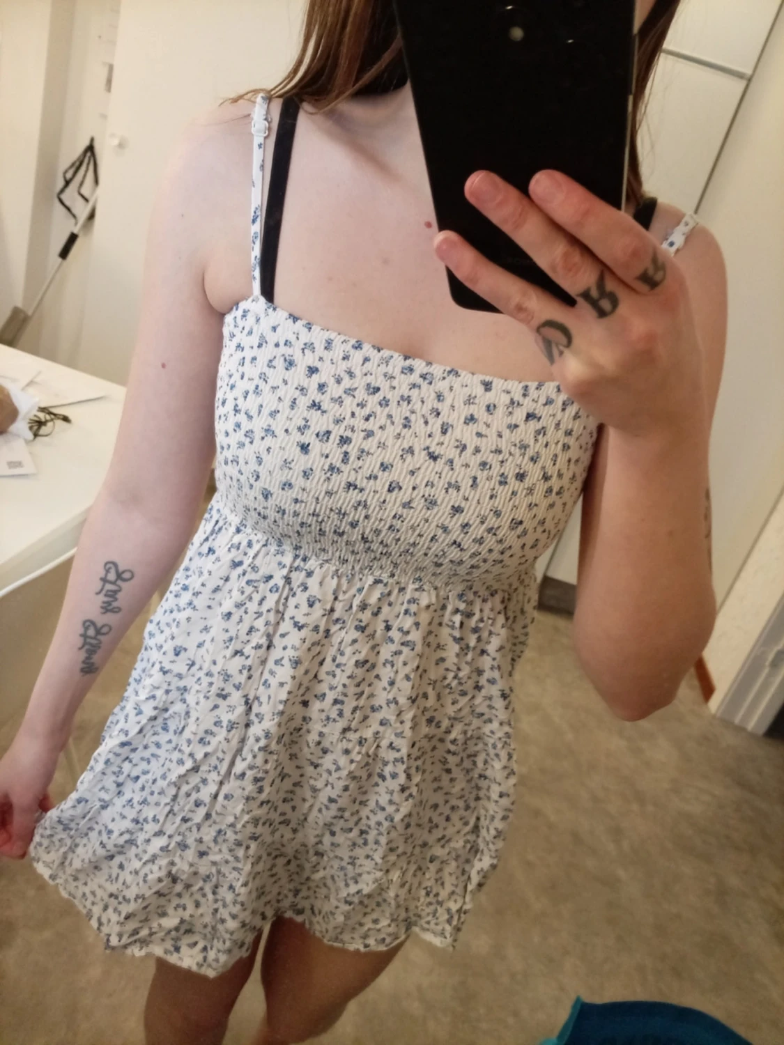 Vit blommig klänning  - 1