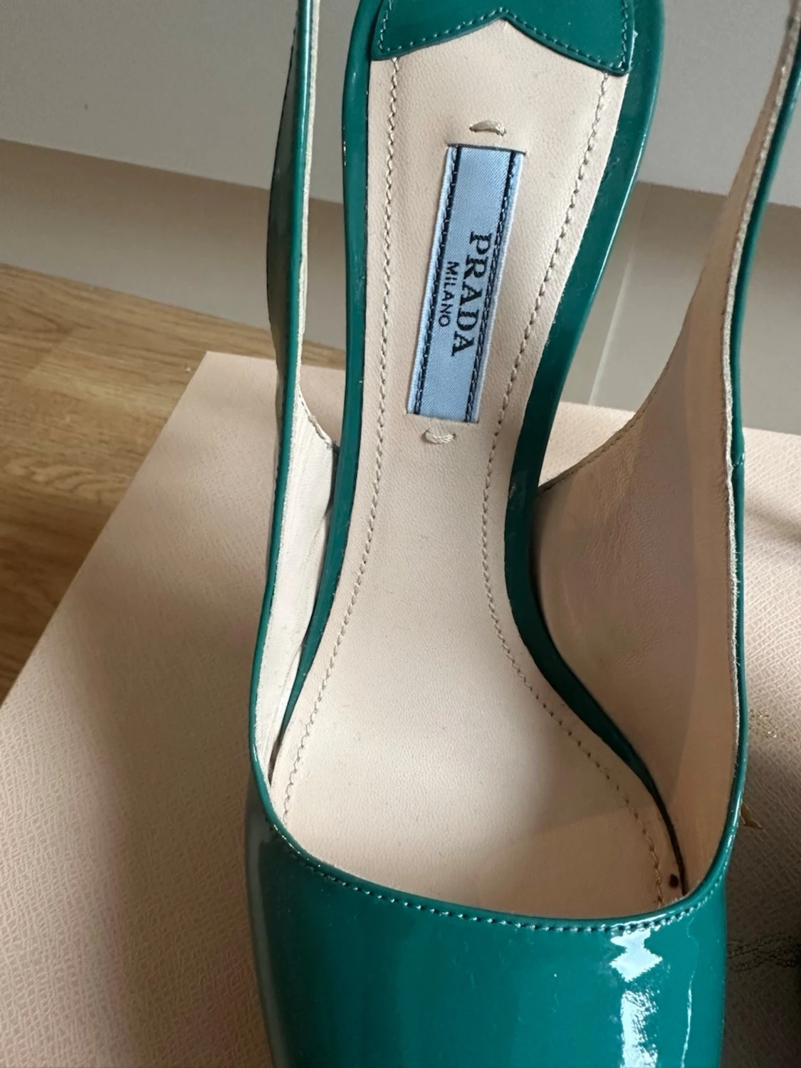 Petrol lackpumps från Prada - 1