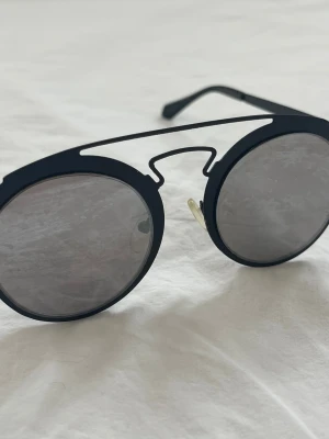 Solglasögon  - Svarta solglasögon 