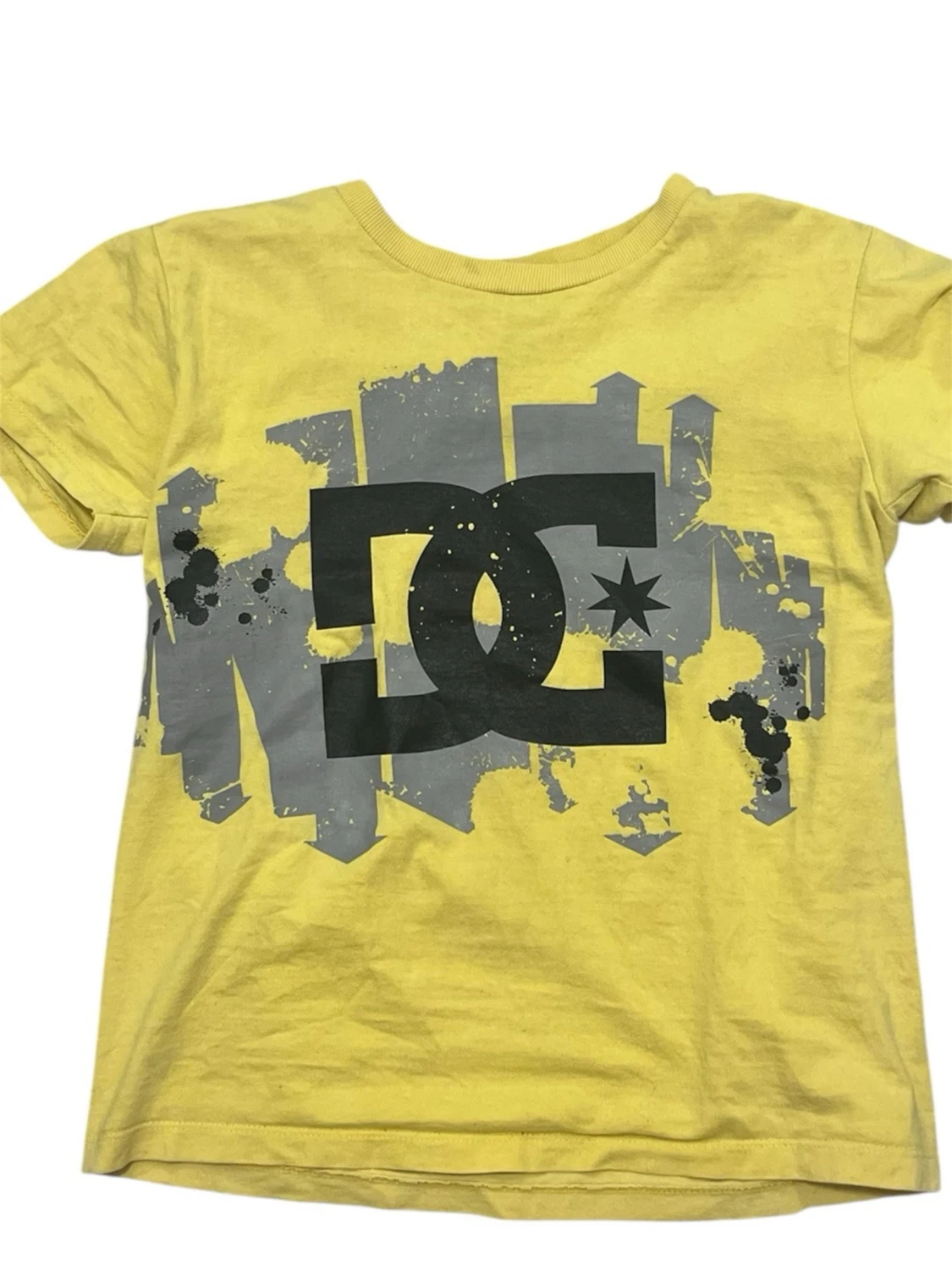 Gul DC t-shirt med stor logga - 2