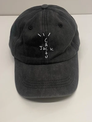 Travis scott keps - Helt ny! Pris kan diskuteras vid snabb affär