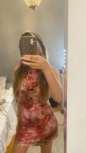 Klänning  - Super fin klänning, aldrig använd