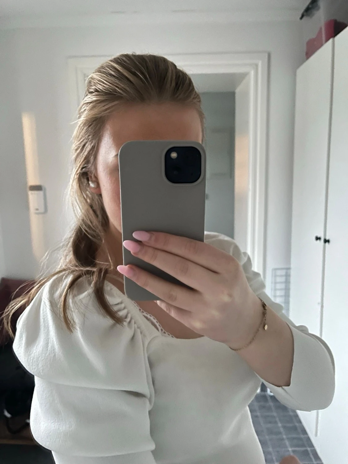 Vit topp med puffärmar - 1