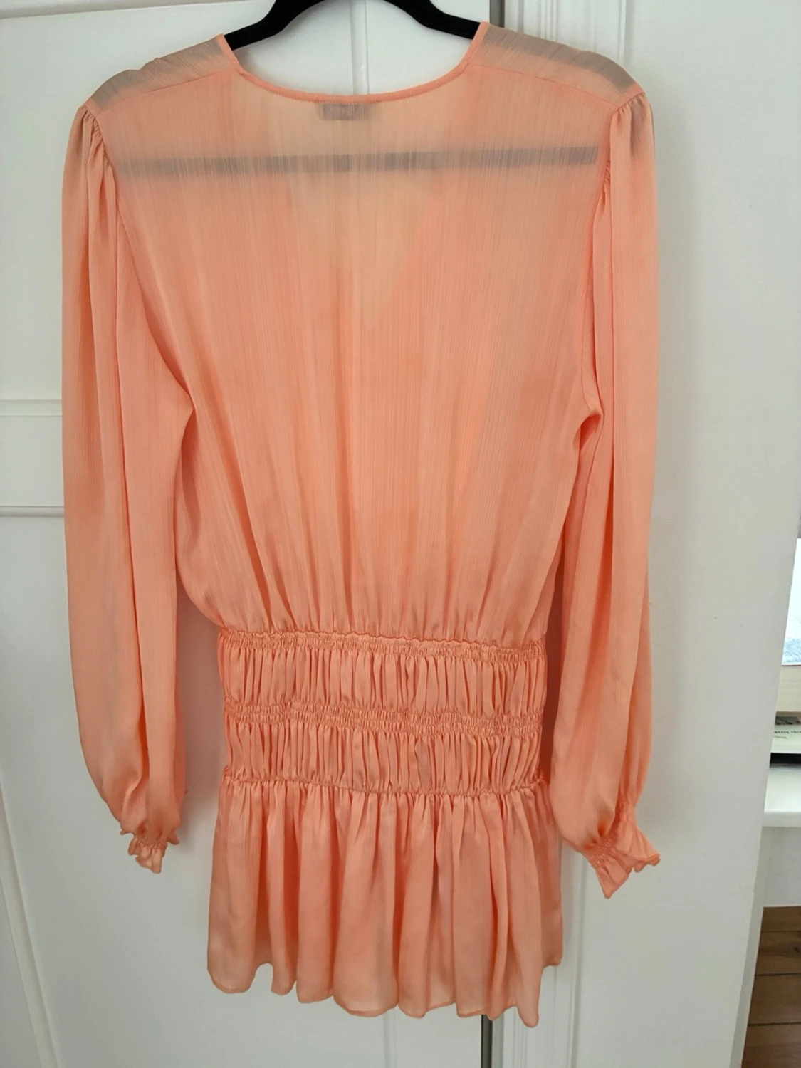 Trendig korall-klänning - 1