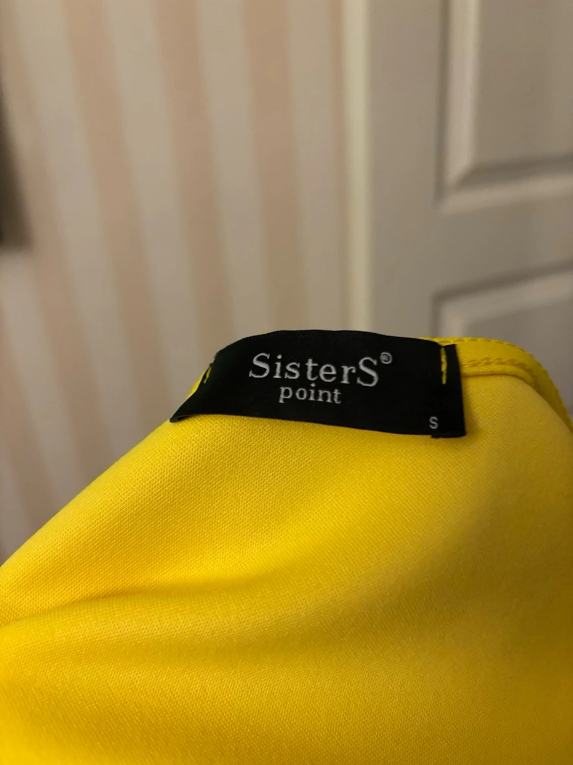 Gul omlottklänning med knyt - 2