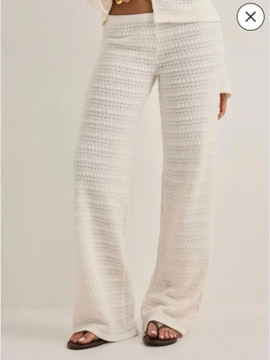 Söker dessa byxor från Nelly  - Söker dessa byxor i storlek xxs eller xs! Skriv gärna om ni säljer de 