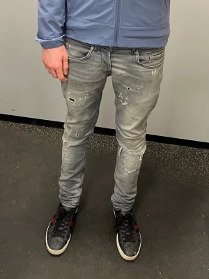 Dondup George - Ett par sjukt sällsynta Dondup George i en sjukt snygg tvätt | Riktigt snygga slitningar och perfekta färgen för sommaren | Storlek 32 | Hör av er vid frågor!🌟priset kan diskuteras!