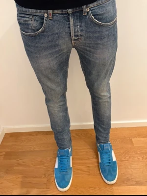 Dondup jeans - Säljer dessa tvär feta dondup jeans | Storlek 31 | Modell: George | Bra skick | Hör av dig minsta fråga eller fundering 