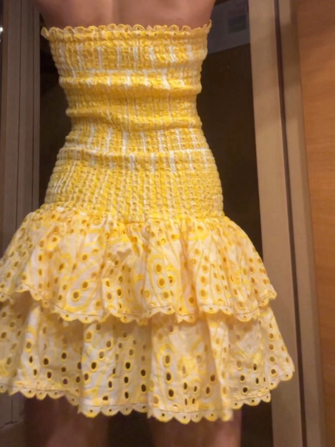 Gul volangklänning  - 1