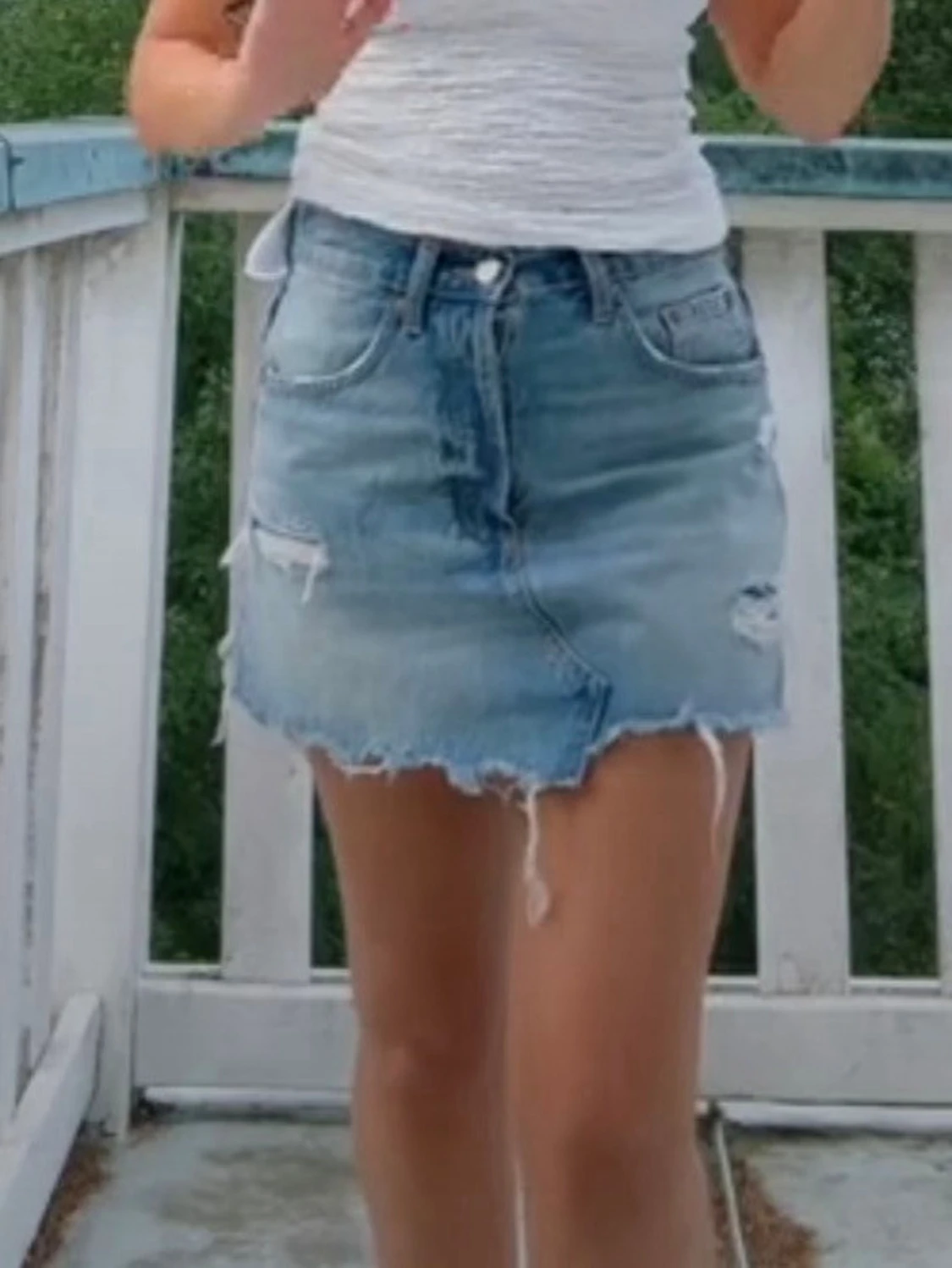 Blå jeansshorts med slitningar - 2