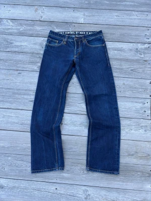 Vintage Mustang Jeans - Vintage straight leg jeans.  Brand: Mustang Tagged size: 32/34  Waist (flat): 41cm Length: 105cm Leg opening: 21cm  Follow my profile for 10% off your purchase!  More jeans available on my profile.  Nr: 49