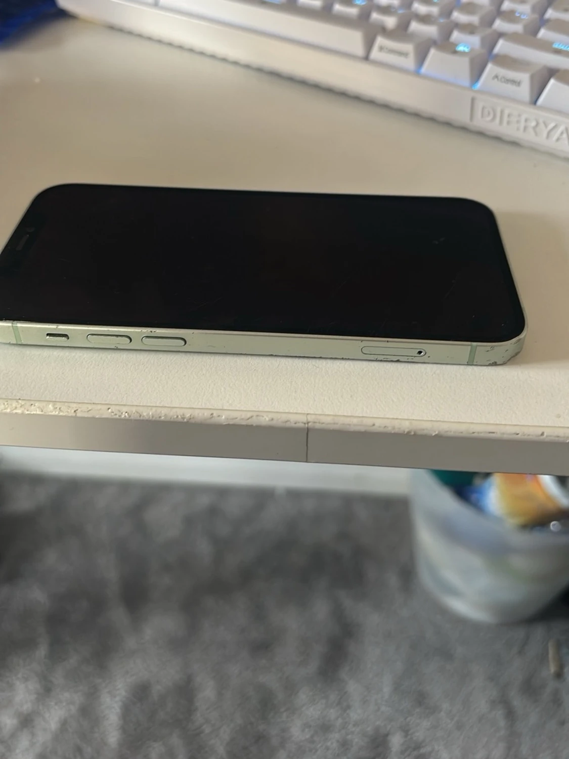 Grön iPhone 12 med dubbla kameror - 2