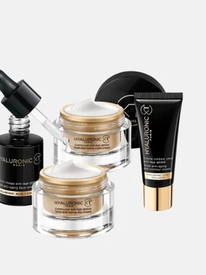 Hyaluronic X anti-age hudvårdsset - Lyxigt hudvårdsset från Hyaluronic X med dagkräm, nattkräm, ögonkräm och ansiktsserum. Produkterna kommer i eleganta burkar och tuber i svart och guld, och innehåller hyaluronsyra och kollagen för återfuktning och anti-age effekt. Allt är helt ny 