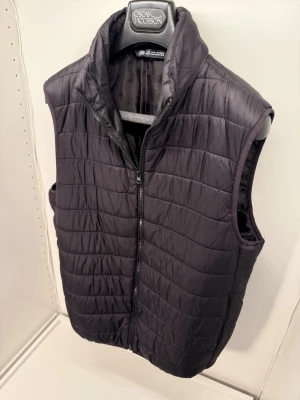 Zara väst - Väst från Zara, bra skick. Storlek M