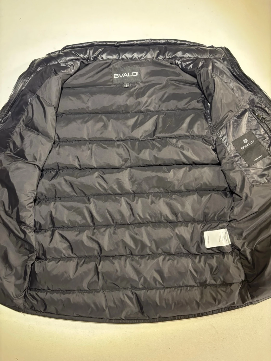 Svart dunväst med avtagbar huva - 3