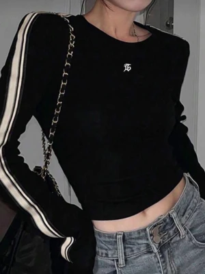 Svart croppad långärmad topp - Helt oanvänd topp - nypris 119kr