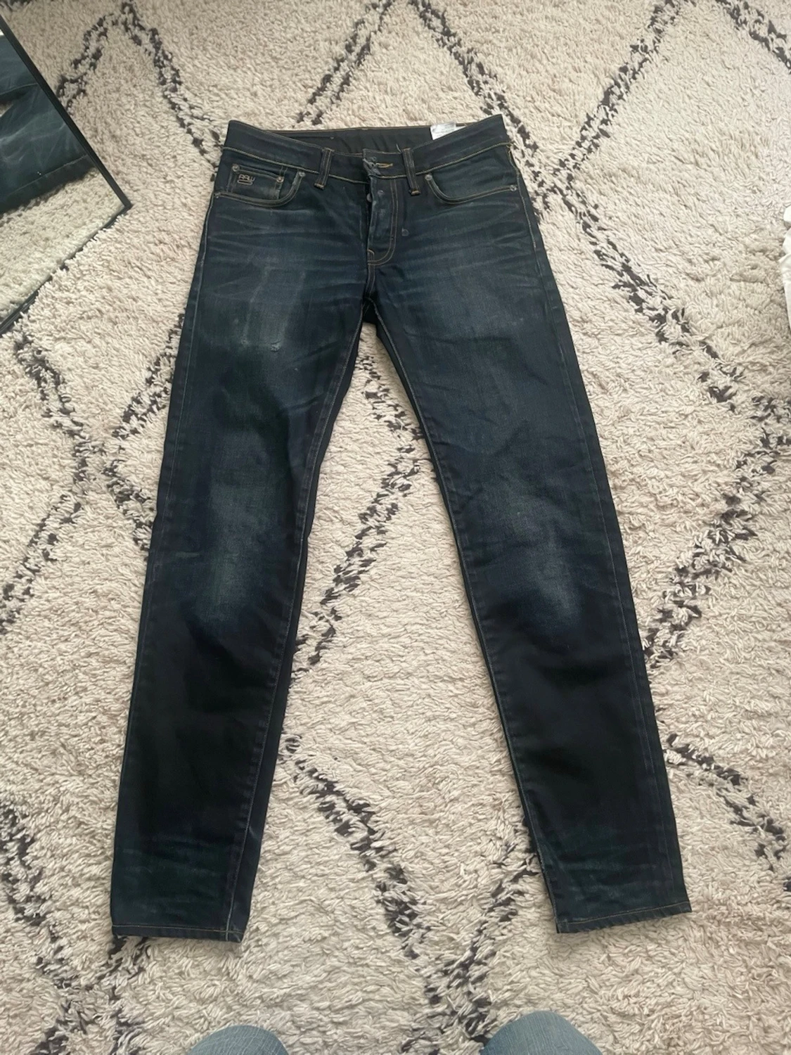 Mörkblå jeans med raka ben - 2