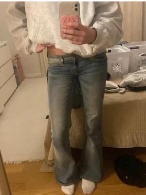 Cheap Monday jeans  - Säljer ett par jeans från weekday. Dem är i bra skick och är knappt använda. Storlek W28/L32