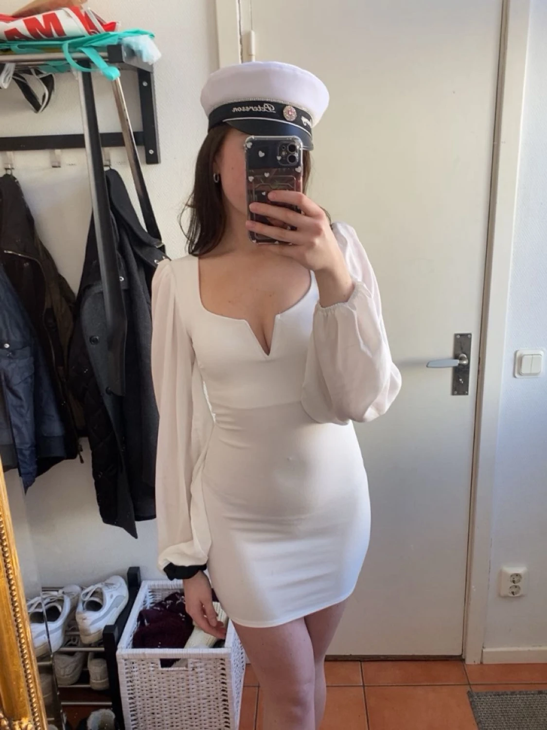 Vit långärmad klänning. - 3