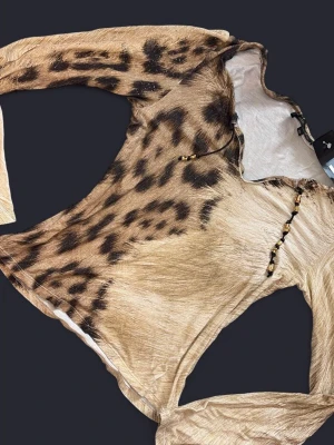 Roberto Cavalli 2000s top - Skitsnygg rare roberto Cavalli topp! S-M #2000s #robertocavalli