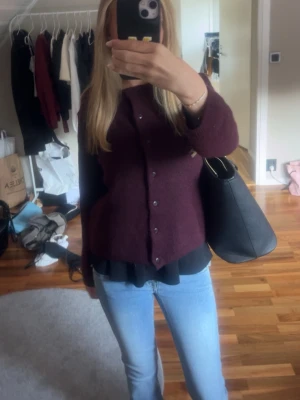 Fin Vinröd kofta  - Jättefin från h&m! 