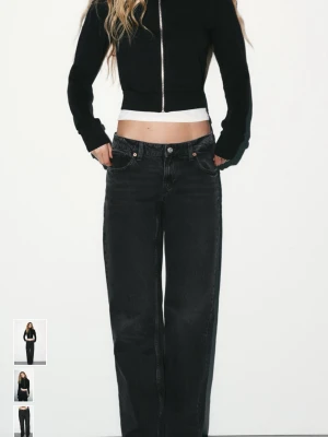 Low wide jeans - Svarta jeans från Zara! Aldrig använda endast testade. JEANS TRF  WIDE LEG LÅG MIDJA