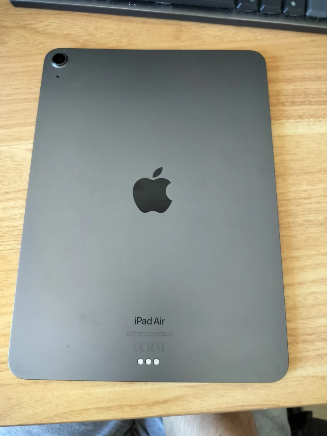 Apple iPad Air grå surfplatta - 1