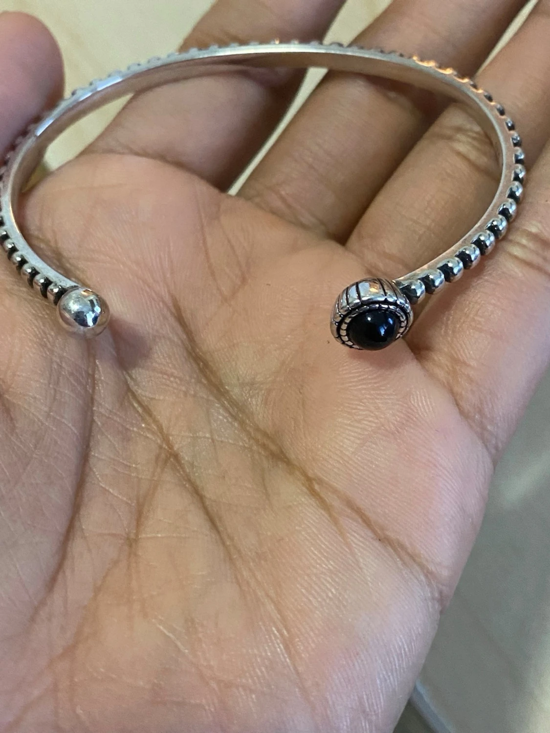 s925 stamped Öppet silverarmband med svart detalj - 2