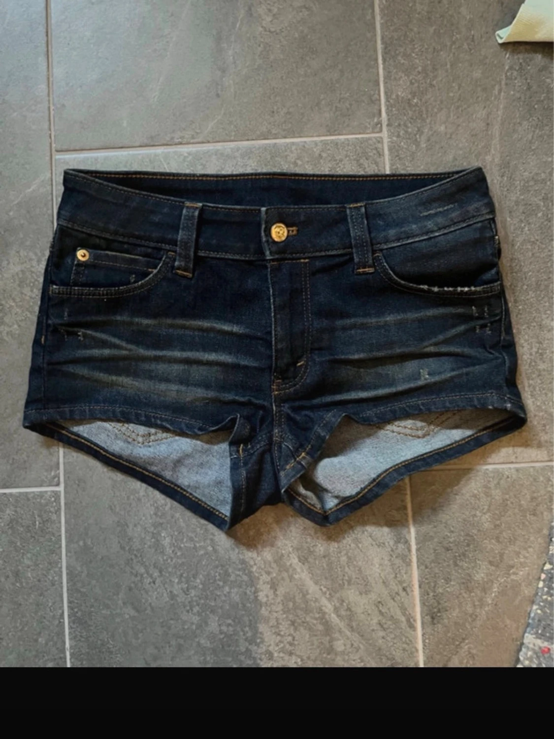 Mörkblå jeansshorts från Cheap Monday