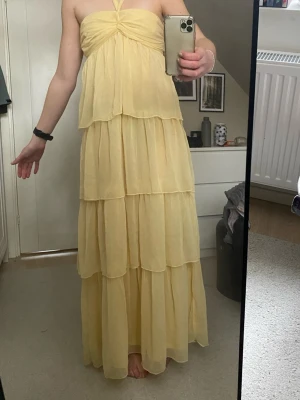 Balklänning  - Helt oanvänd klänning med prislapp kvar. Säljer då jag inte ska ha den men retur-tiden gått ut. Är ca 170💕