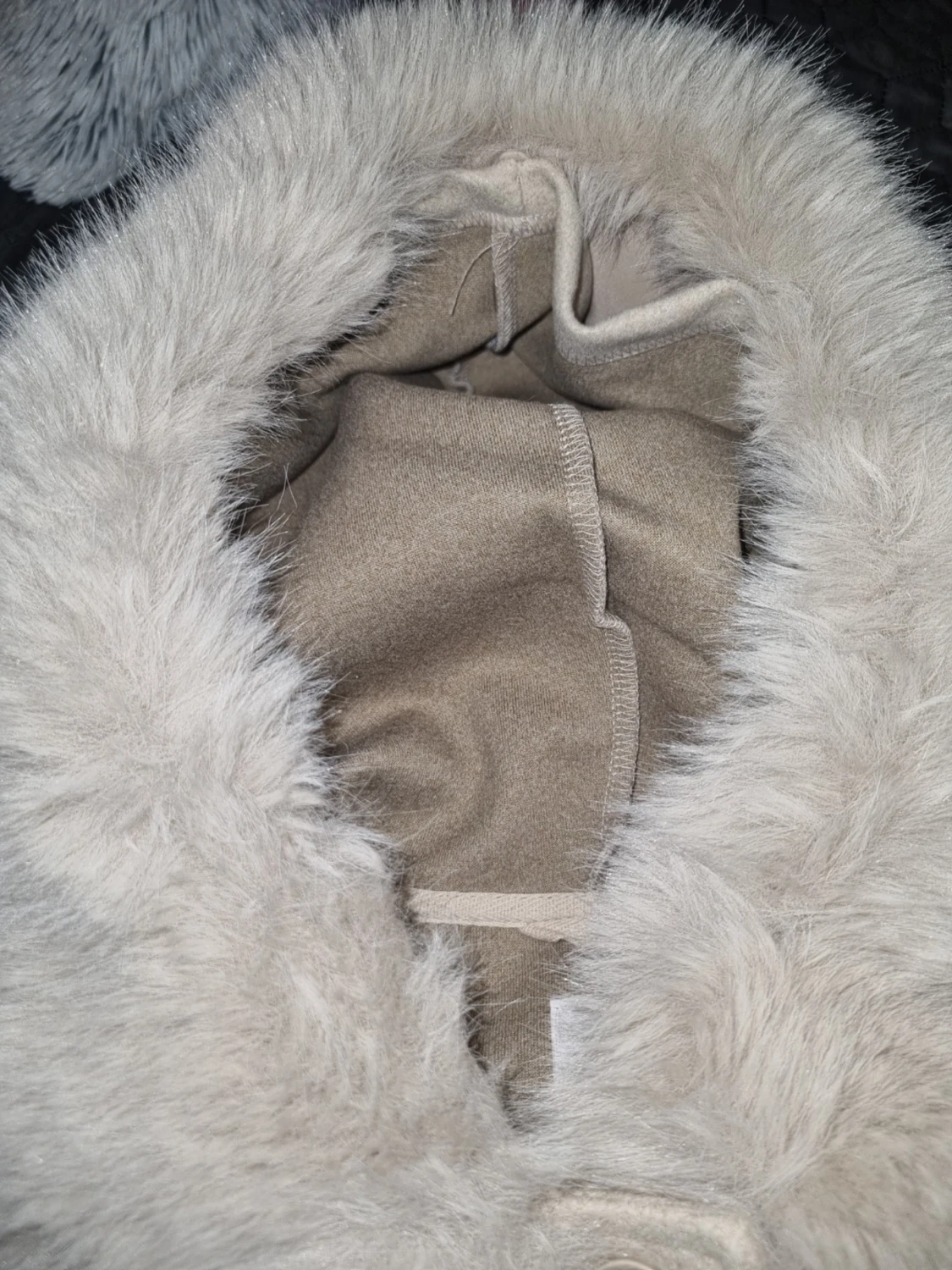 Beige kappa med fuskpäls - 2