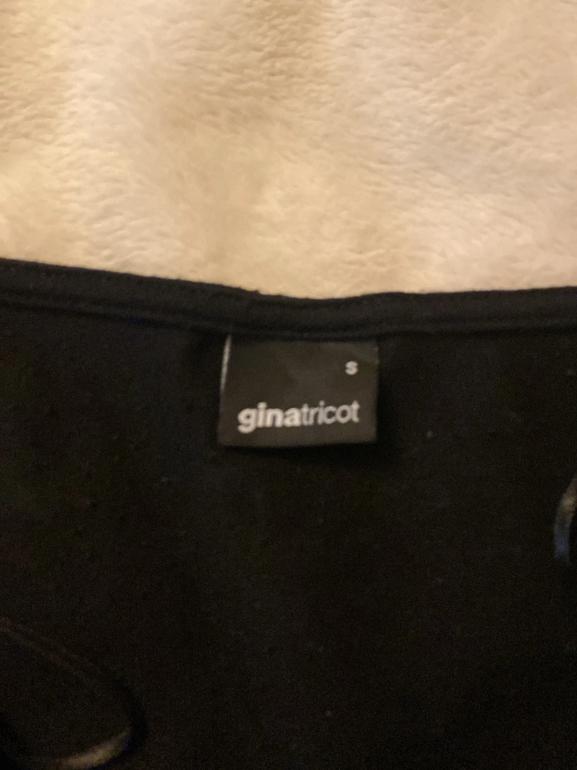 Svart tröja med knyt framtill - 2