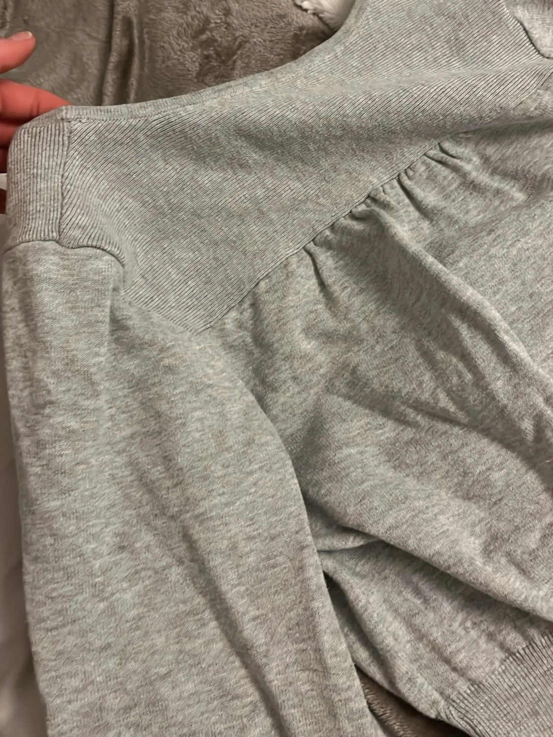 Ljusgrå kofta med knappar - 1