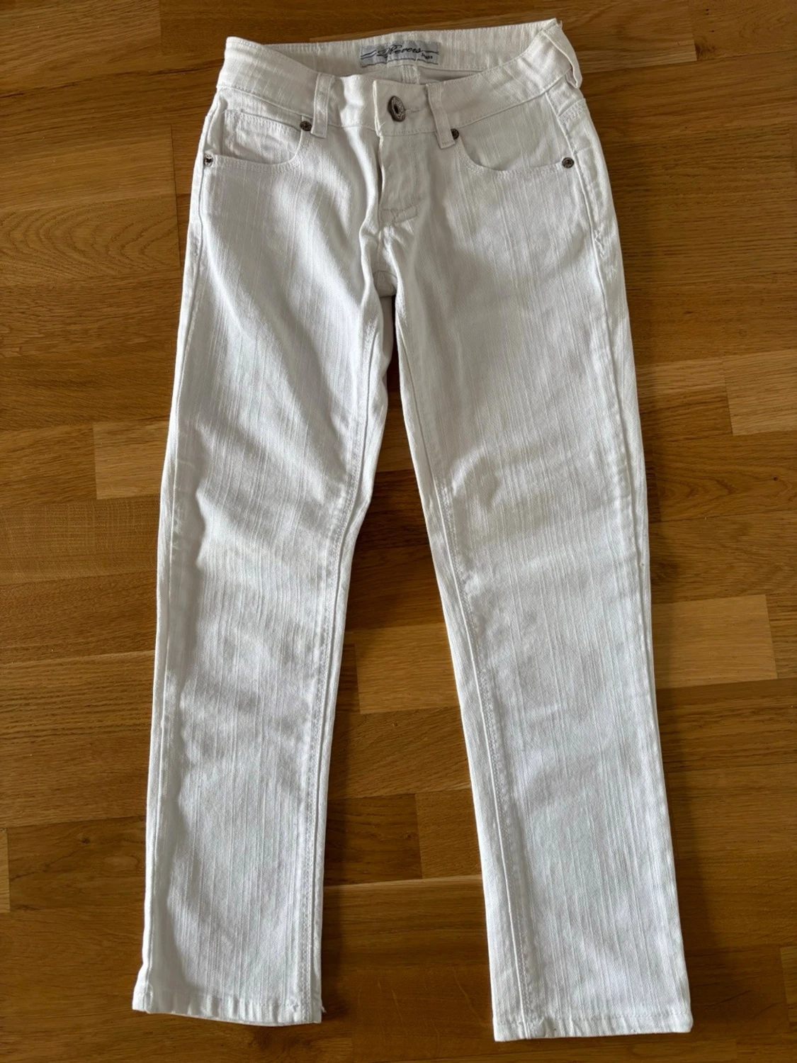 Vita raka trekvarts jeans från Revers.